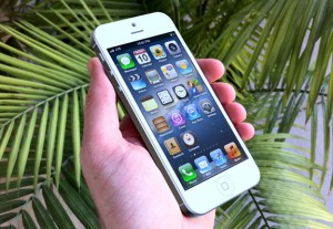 iPhone 5 e foarte comod în mână!