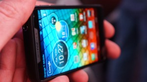 Motorola RAZRi, smartphone cu procesor Intel