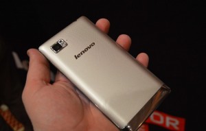 Lenovo livrează mai multe smartphone-uri decât PC-uri