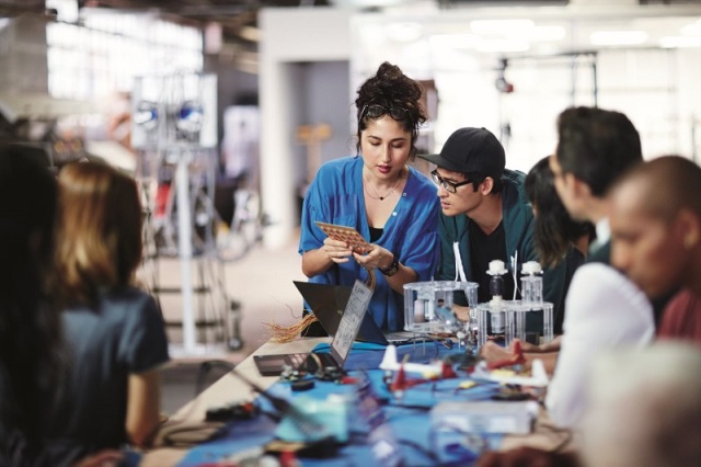 studenti in programul de donatii Intel Galileo_3