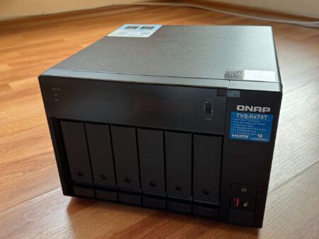 Review QNAP TVS-H674T – NAS cu conexiune Thunderbolt 4 QNAP TVS-h674T