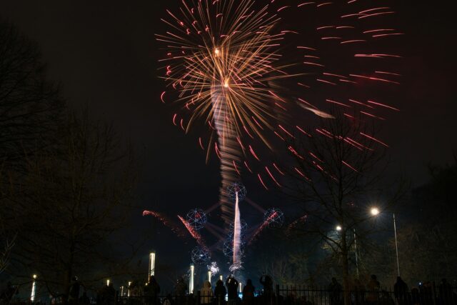 La mulți ani 2025! La multi ani